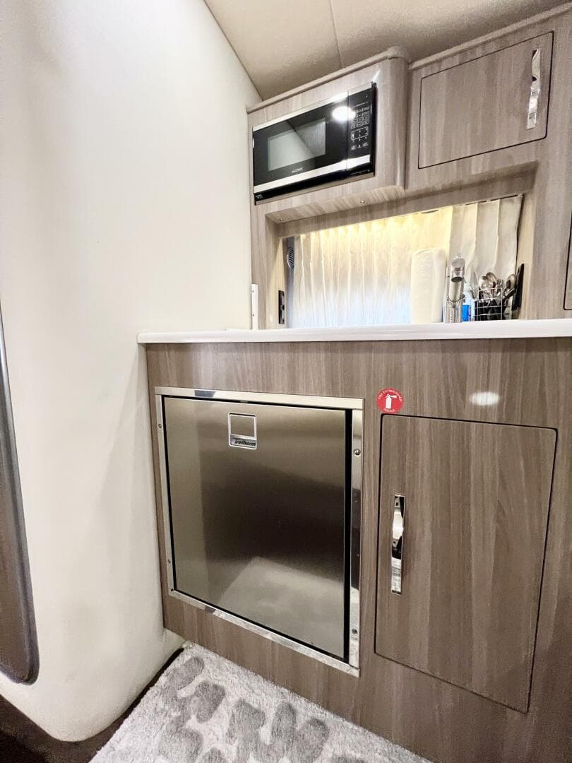 2021 Regal 33 Xo — photo 23