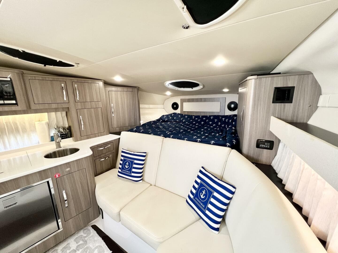 2021 Regal 33 Xo — photo 18