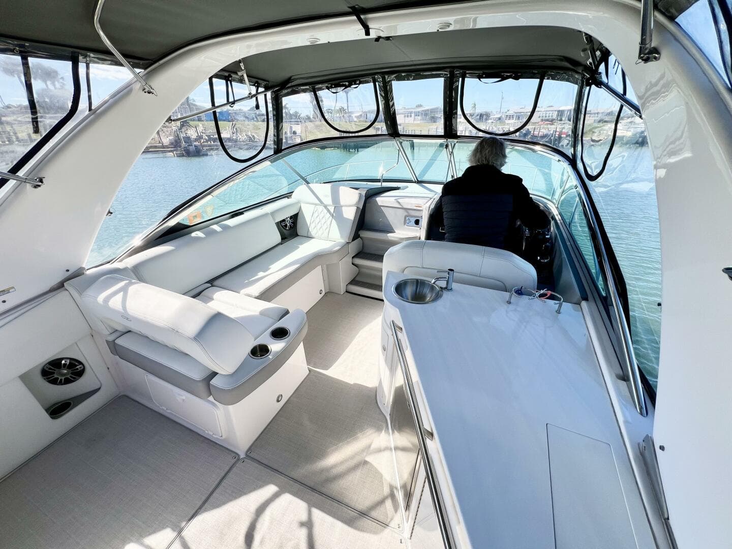 2021 Regal 33 Xo — photo 9