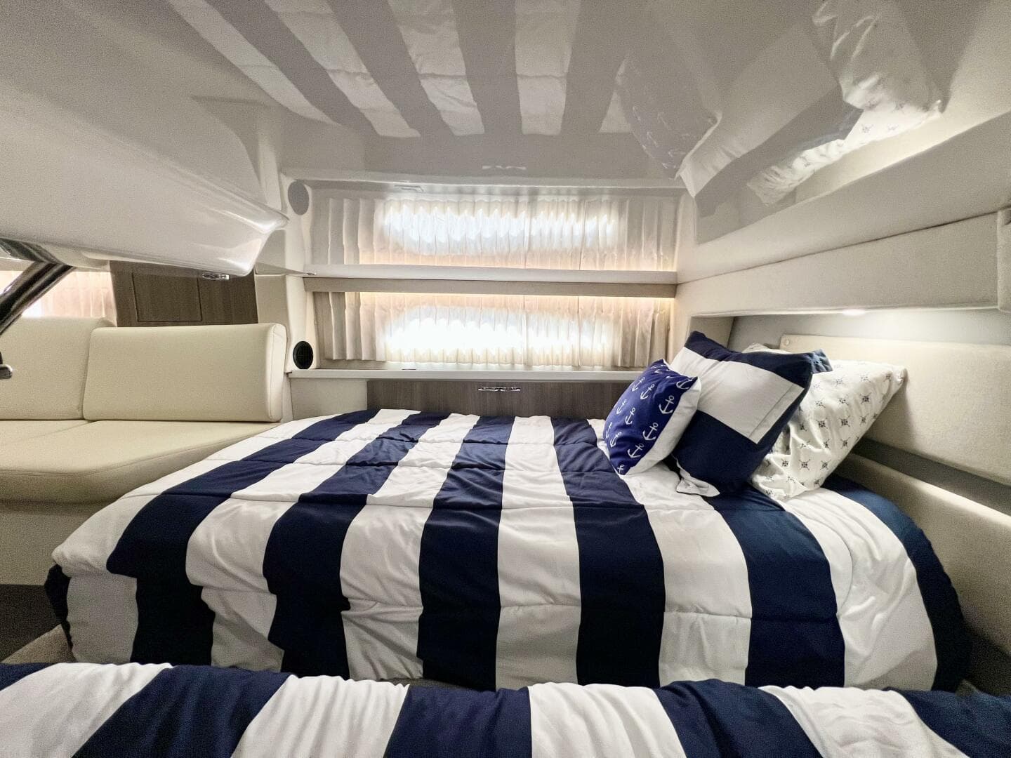 2021 Regal 33 Xo — photo 29