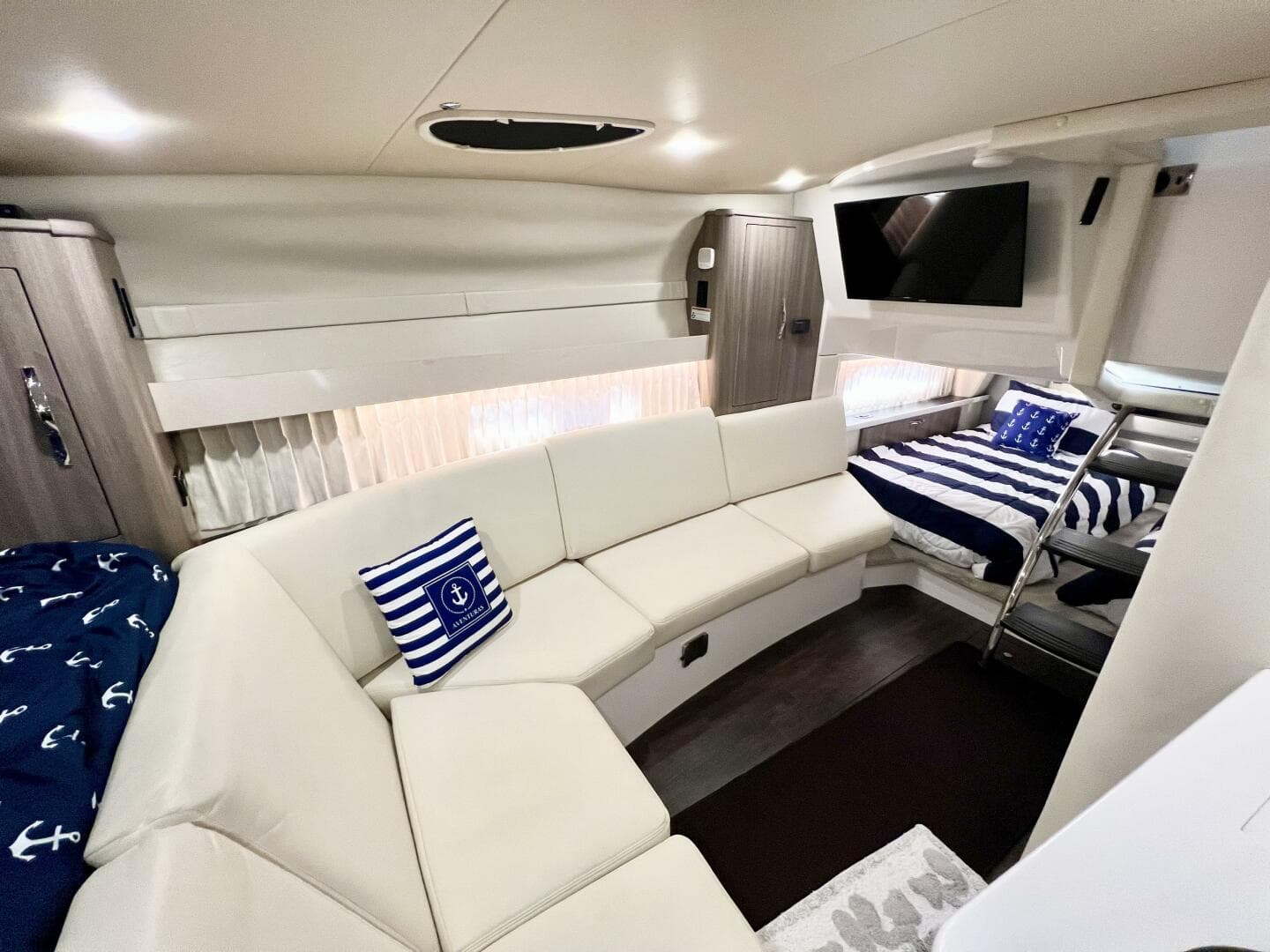 2021 Regal 33 Xo — photo 20