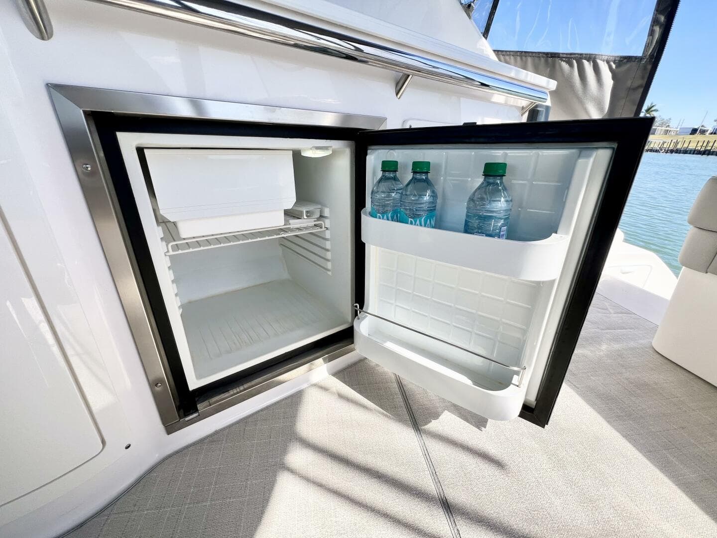 2021 Regal 33 Xo — photo 13