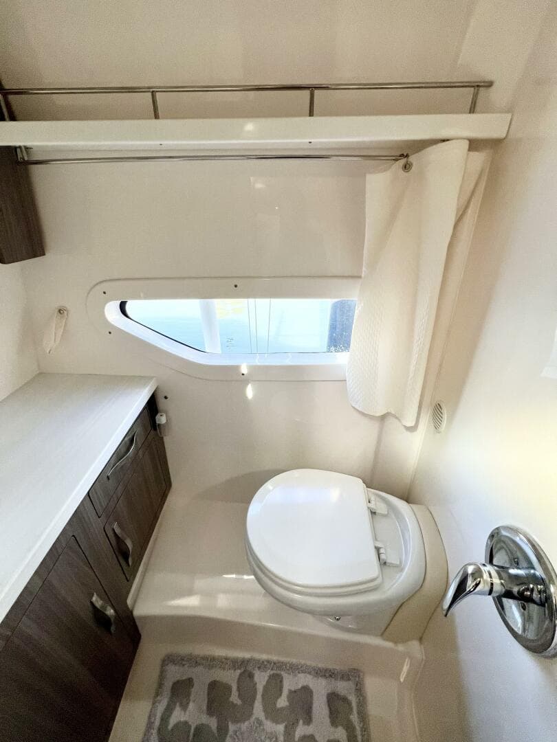 2021 Regal 33 Xo — photo 31