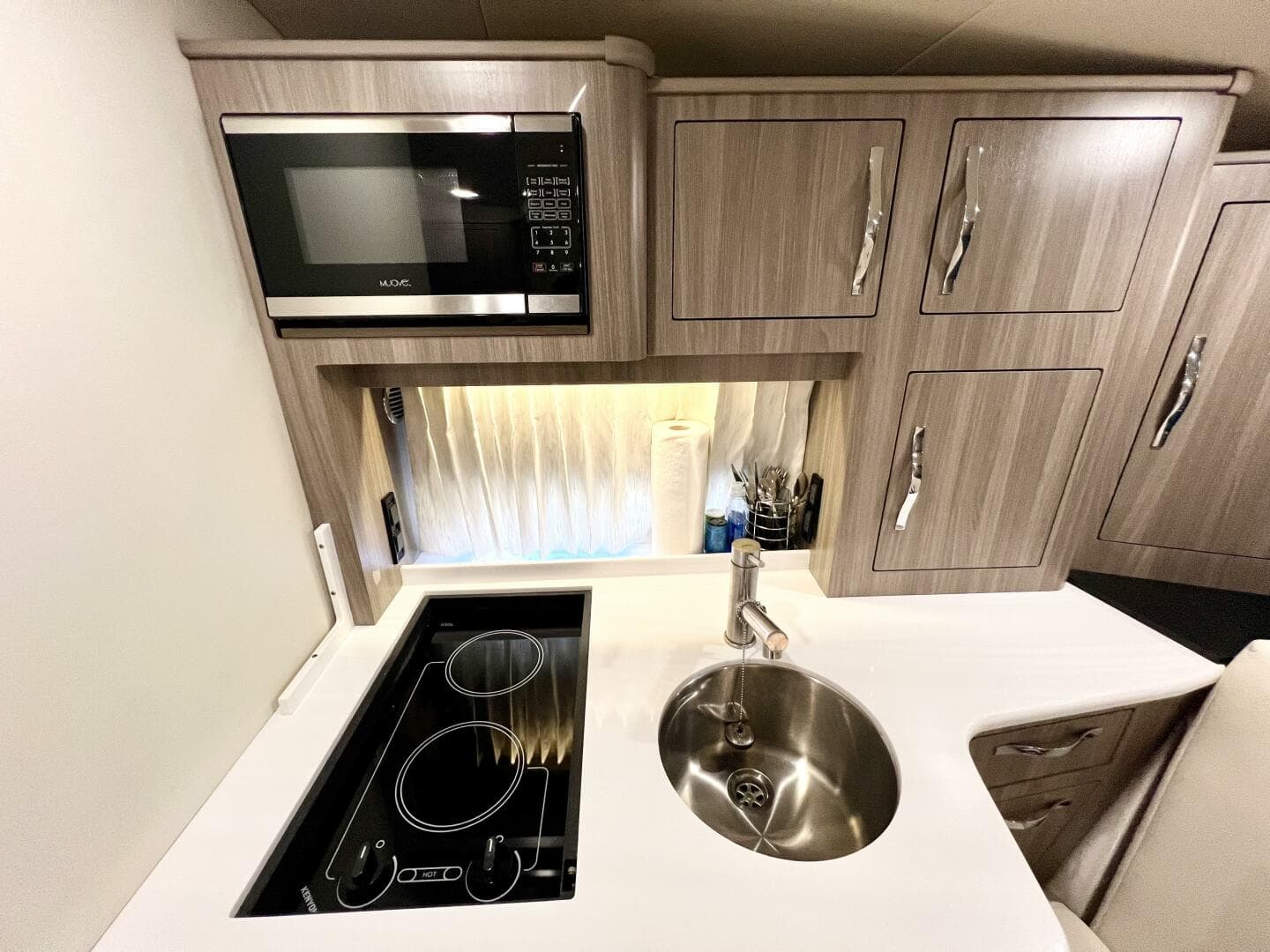 2021 Regal 33 Xo — photo 22