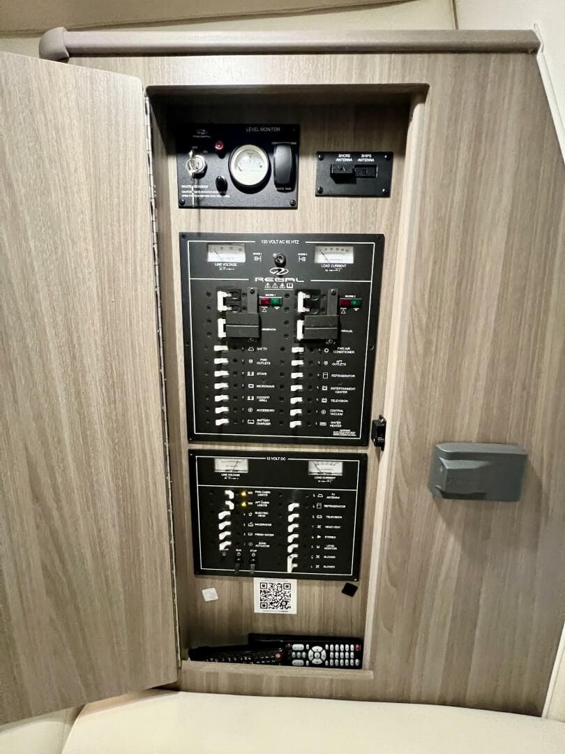 2021 Regal 33 Xo — photo 35