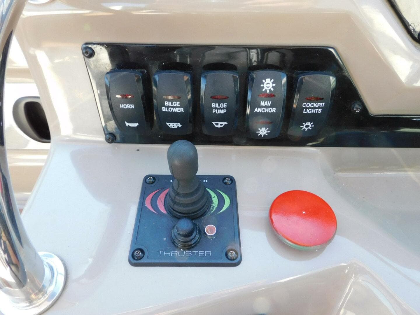 2019 Regal 28 Express — photo 9