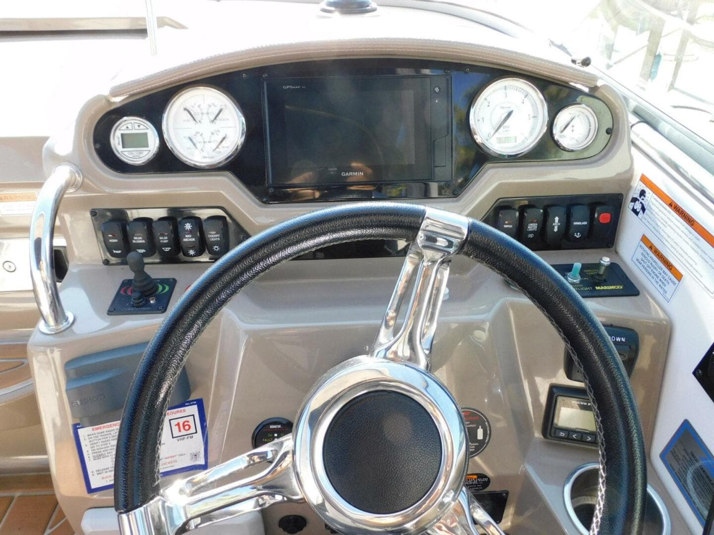 2019 Regal 28 Express — photo 7