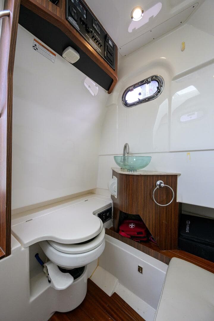 2019 Pursuit S328 — photo 27