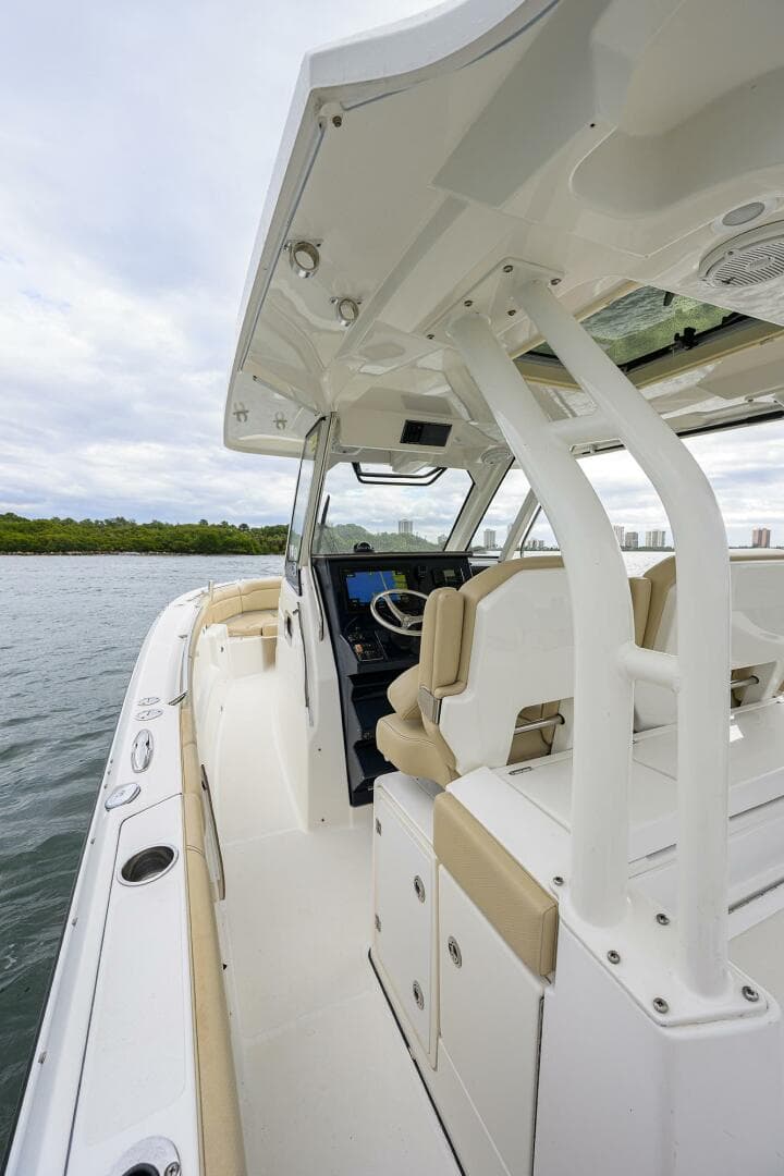 2019 Pursuit S328 — photo 43