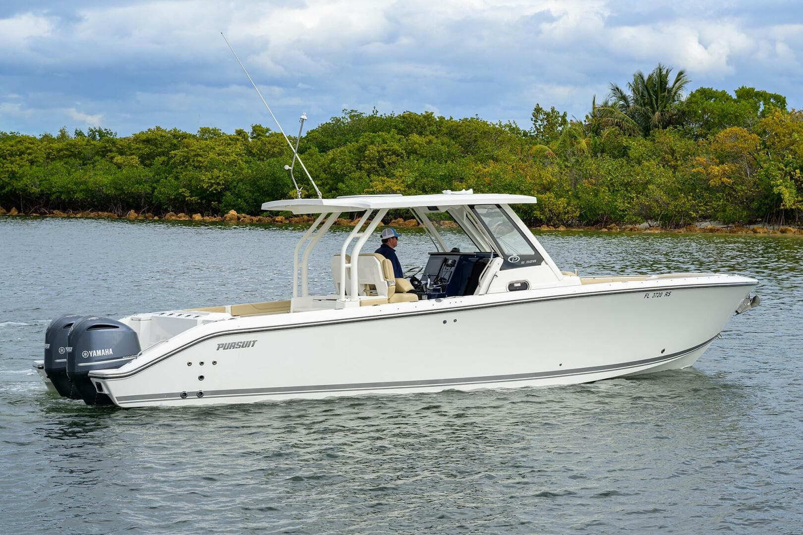 2019 Pursuit S328 — photo 4