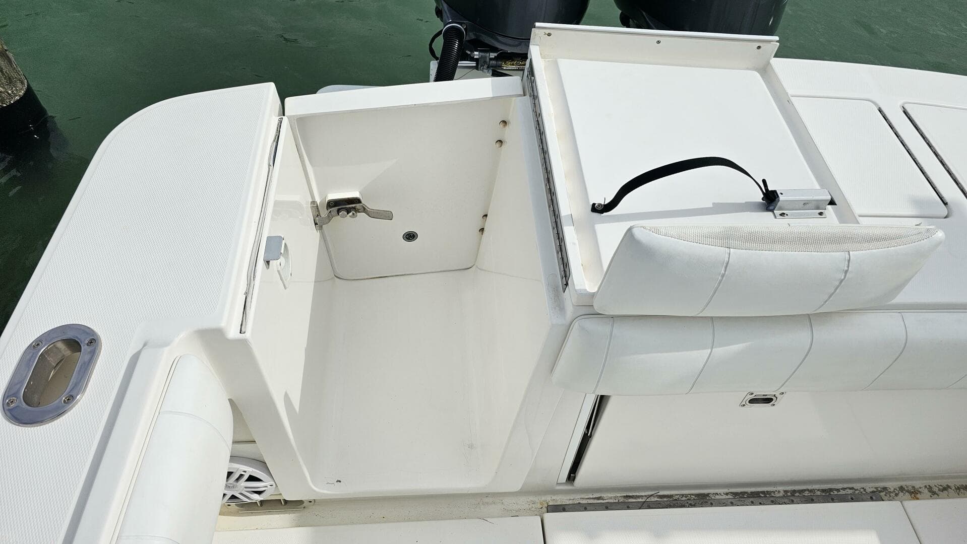 2012 Regulator 34 SS — photo 19