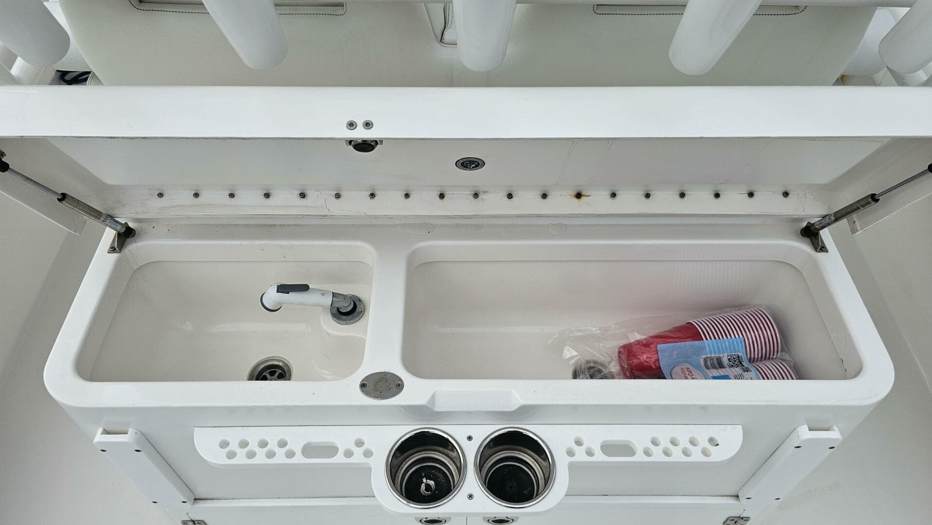 2012 Regulator 34 SS — photo 15