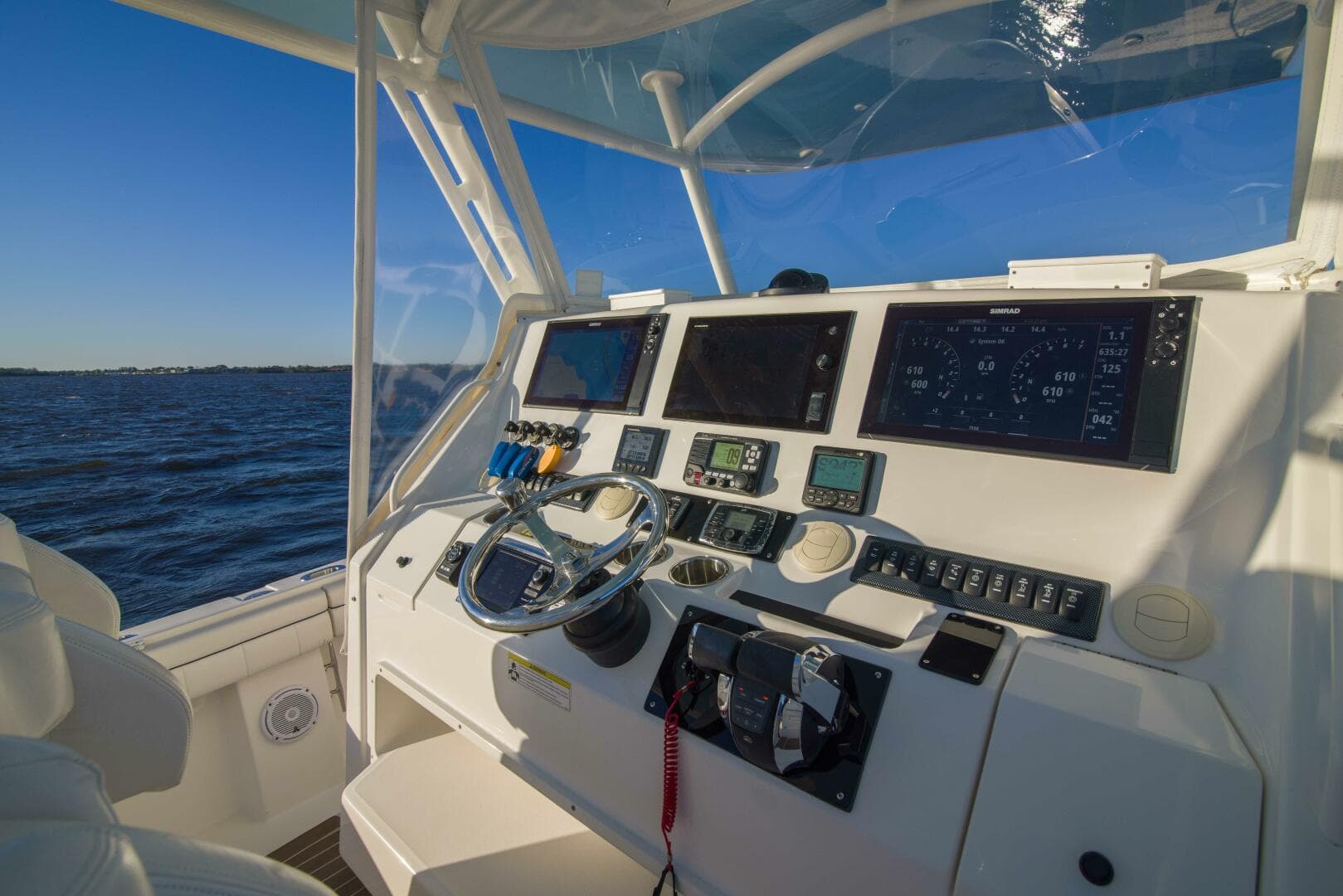 2016 Regulator 41 Center Console — photo 2
