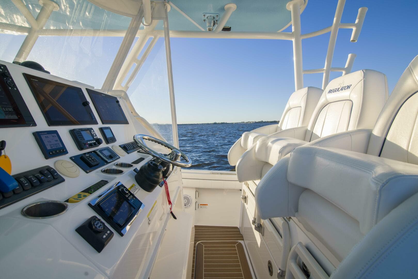 2016 Regulator 41 Center Console — photo 5