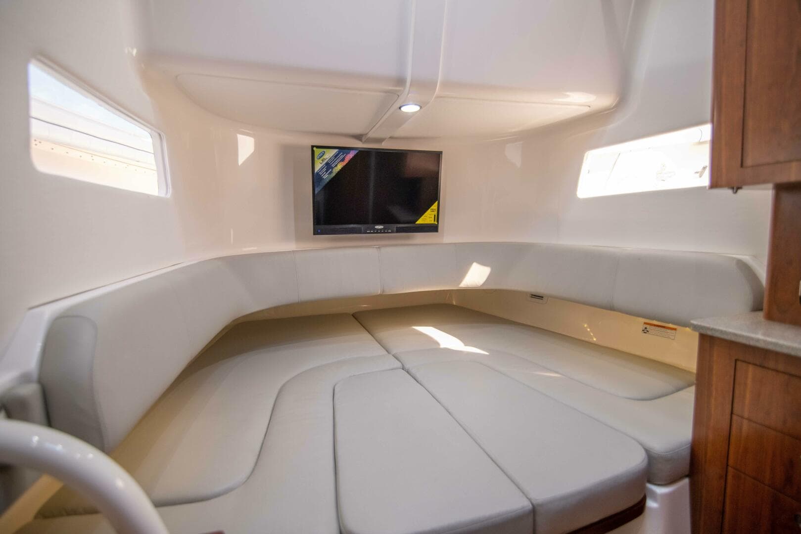 2016 Regulator 41 Center Console — photo 15