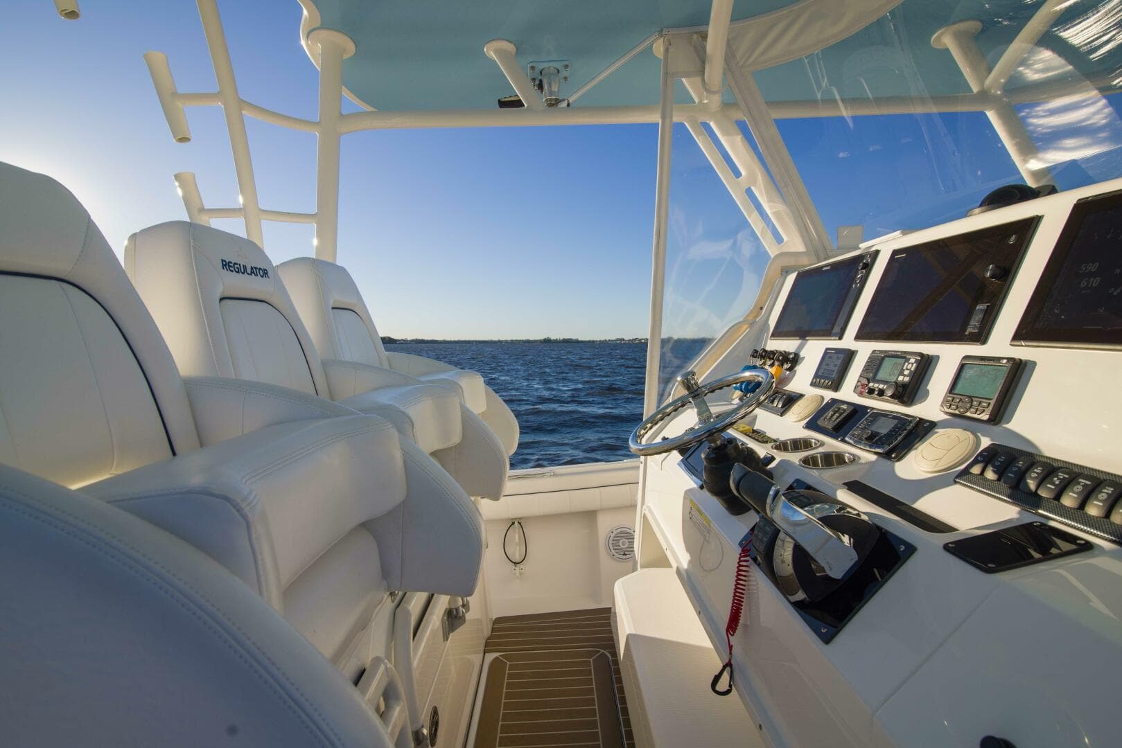 2016 Regulator 41 Center Console — photo 3