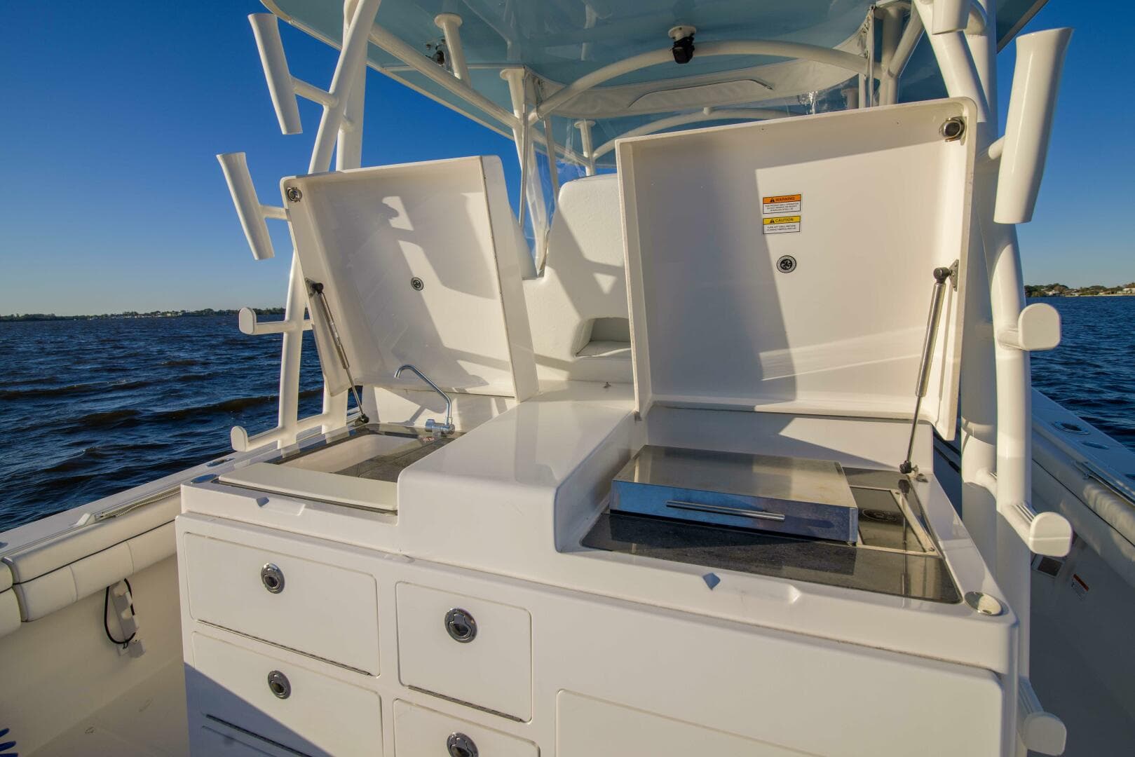 2016 Regulator 41 Center Console — photo 33