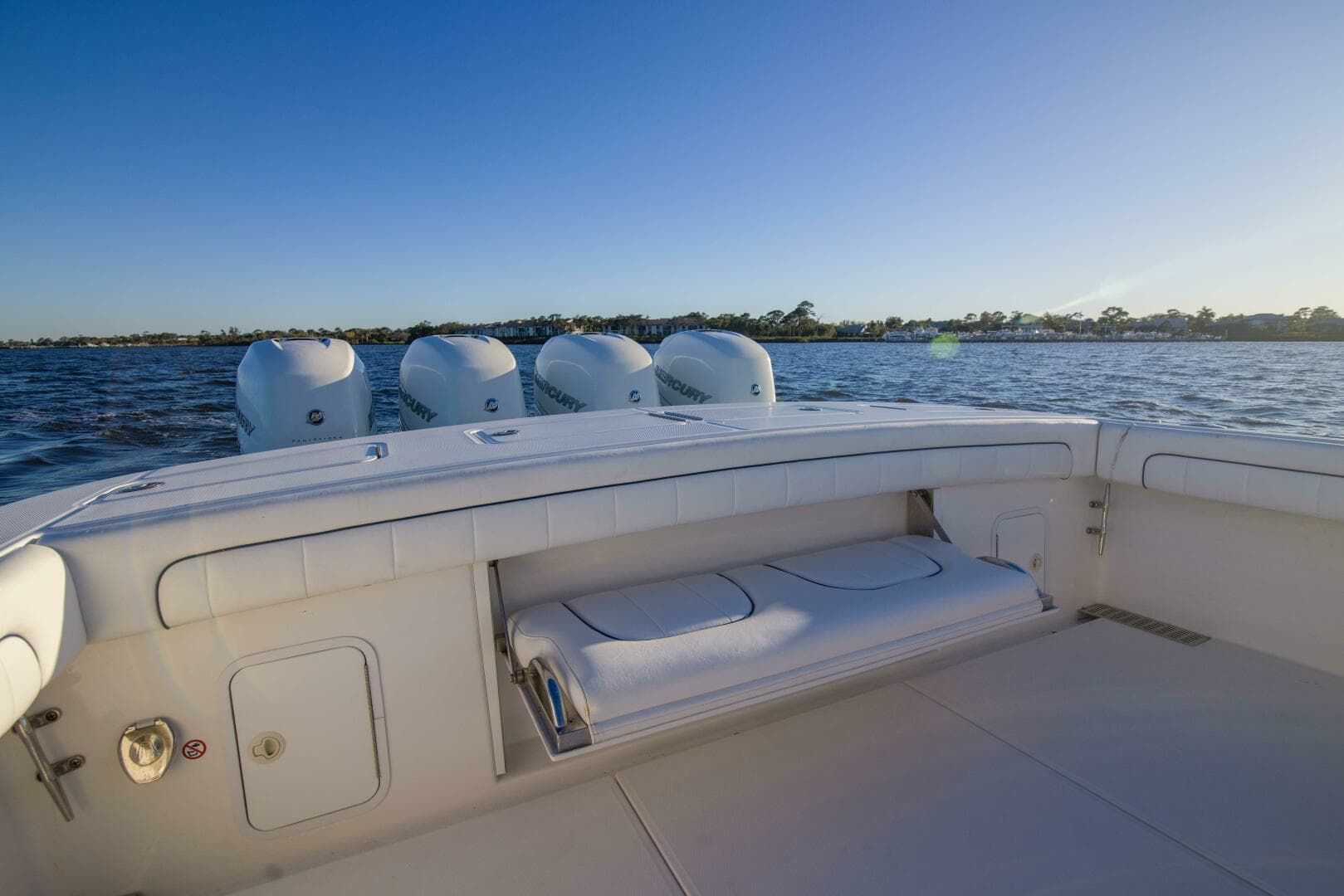 2016 Regulator 41 Center Console — photo 30