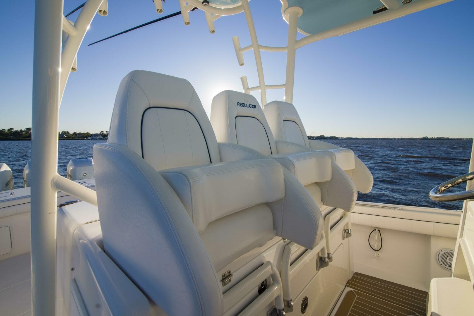 2016 Regulator 41 Center Console — photo 9